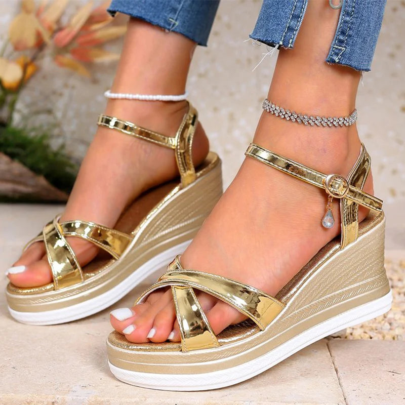 Sandalias de Cuña Doradas | Estilo Tico | Elegancia Tropical