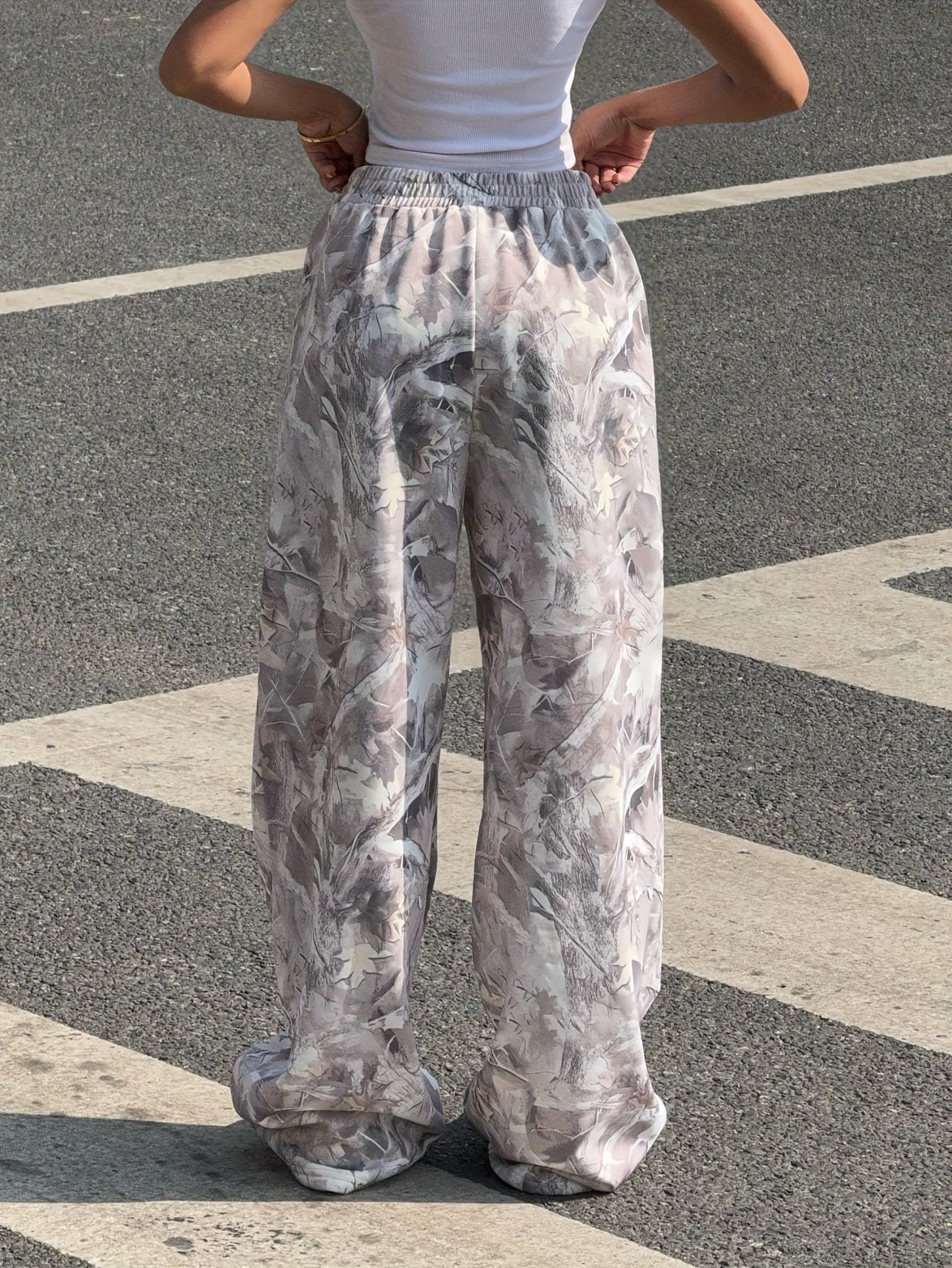 Pantalones Jogger Estampado Floral | Corte Holgado Otoño Invierno | Ticotrendy