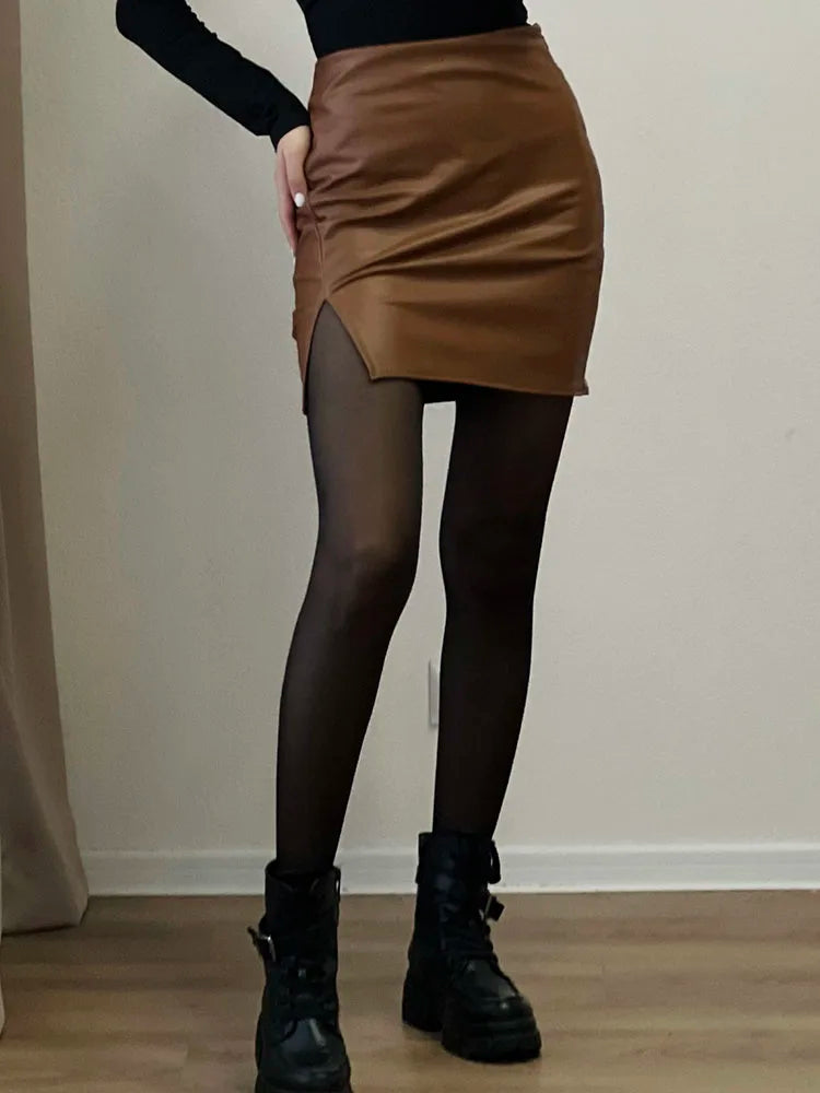 Falda Corta de Cuero | Cremallera y Talle Alto | Sexy Casual