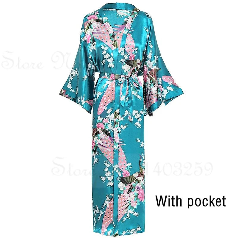 Bata Kimono Pavo Real y Flores | Talla Grande | Tico Trendy