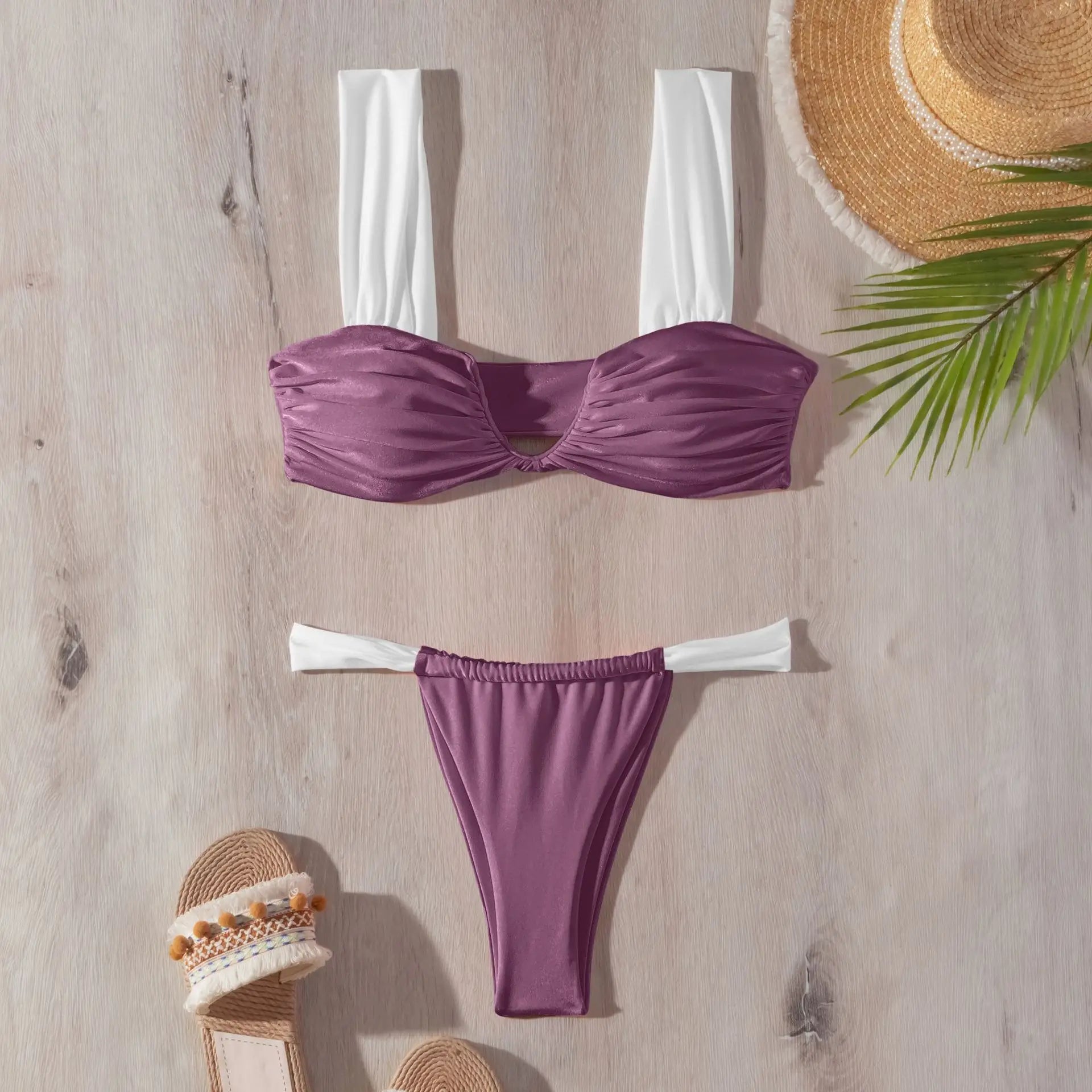 Bikini Triángulo con Tirantes Plegables y V Profundo - Sexy