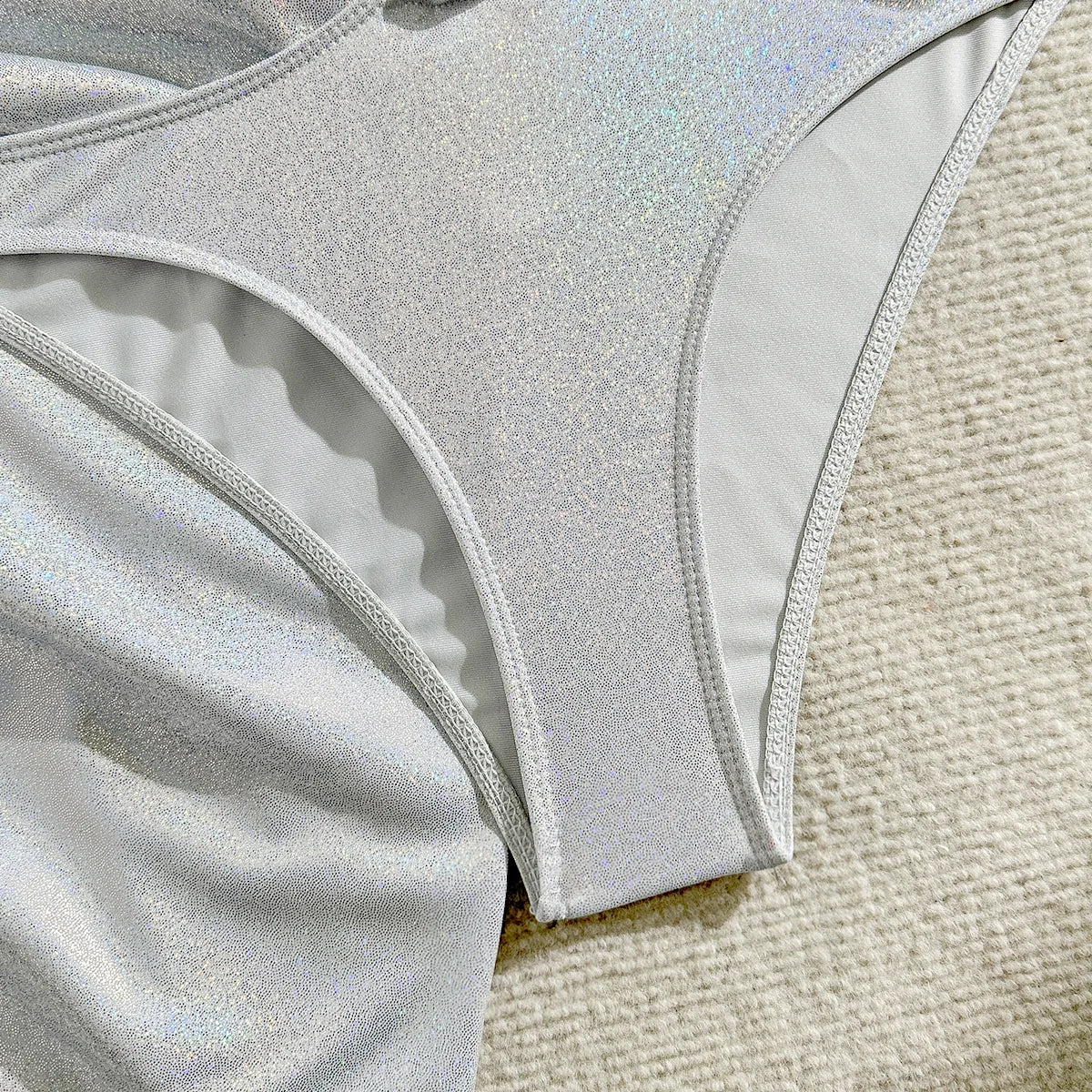 Bikini Brillante de Dos Piezas - Para Brillar en la Noche en la Playa