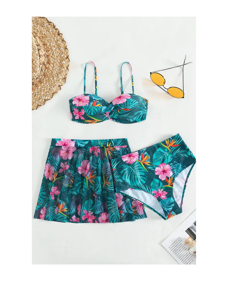 Bikini con Estampado Tropical y Falda - Para un Día en el Caribe