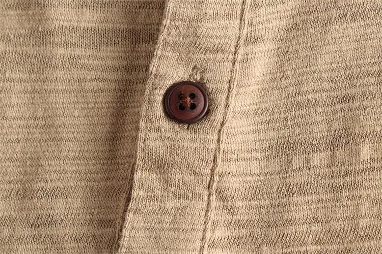 Botones de camiseta básica hombre en TicoTrendy color beige | Algodón 100%.