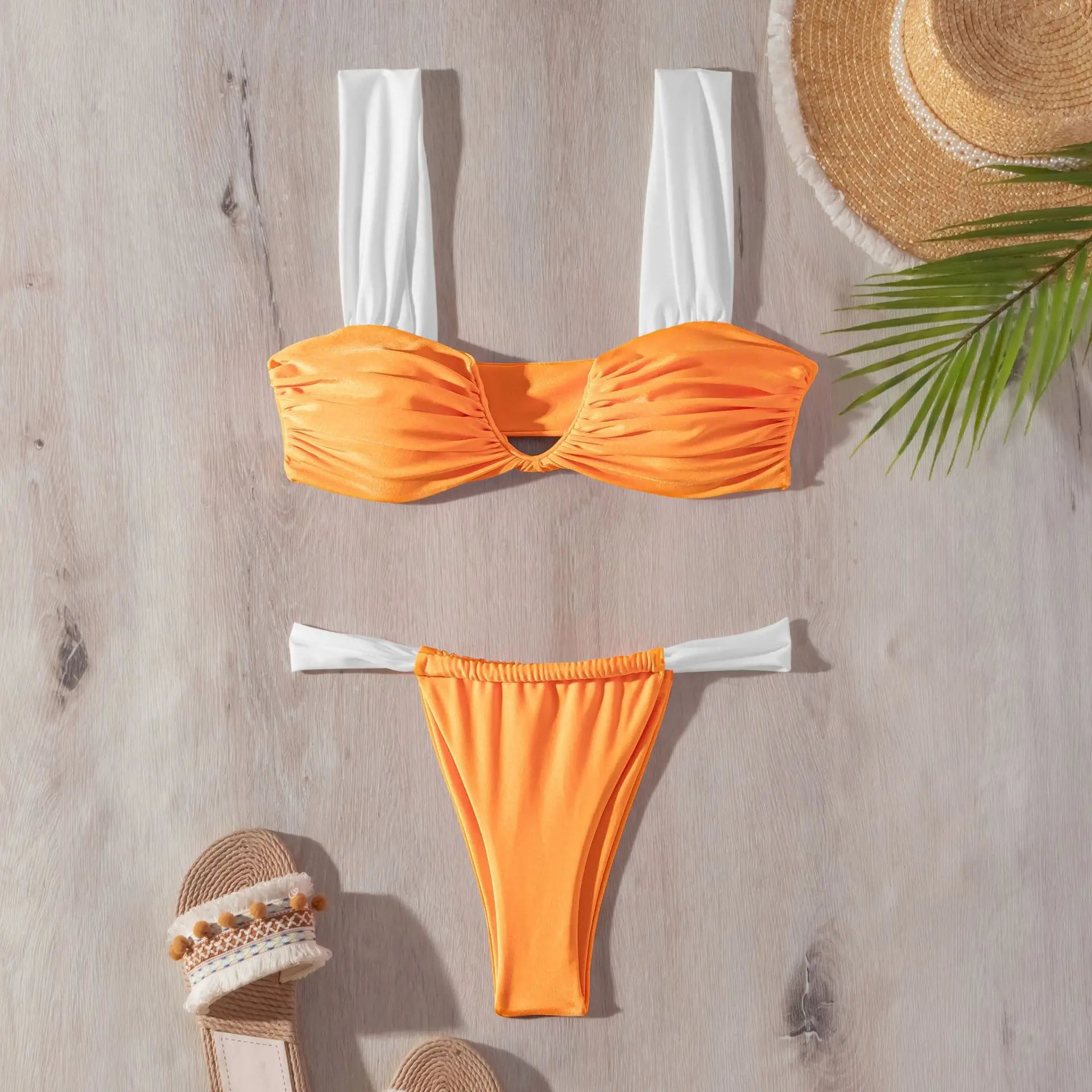 Bikini Triángulo con Tirantes Plegables y V Profundo - Sexy