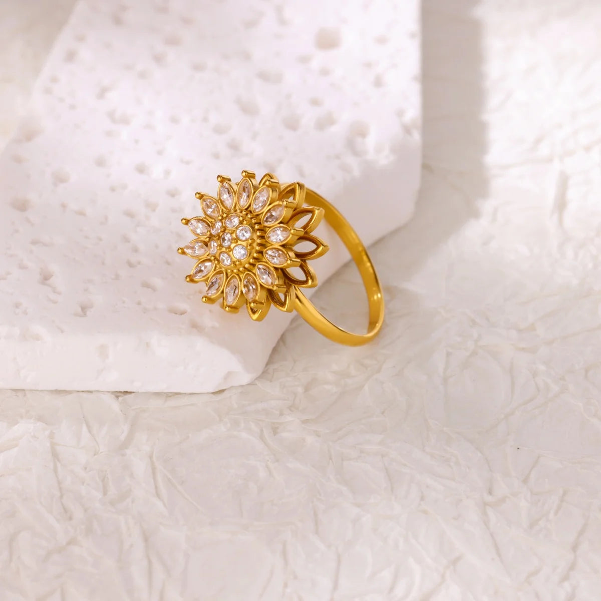 Anillo Ticotrendy Giratorio | Flor de Loto Zirconia | Acero Inox Oro | Joyería Moda 2025