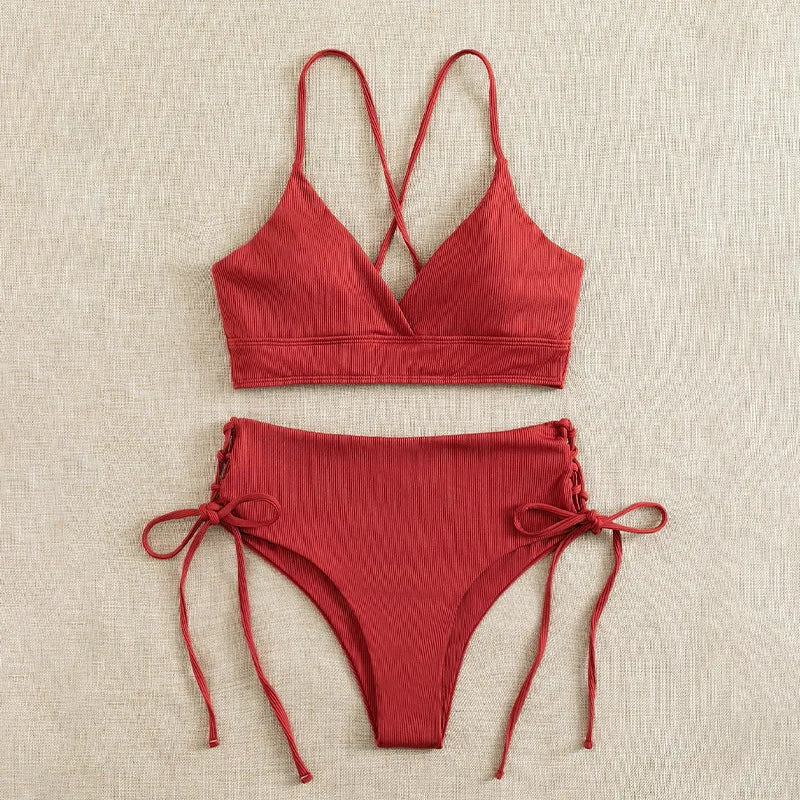 Bikini con Cordones y Cuello en V Profundo - Triangulares