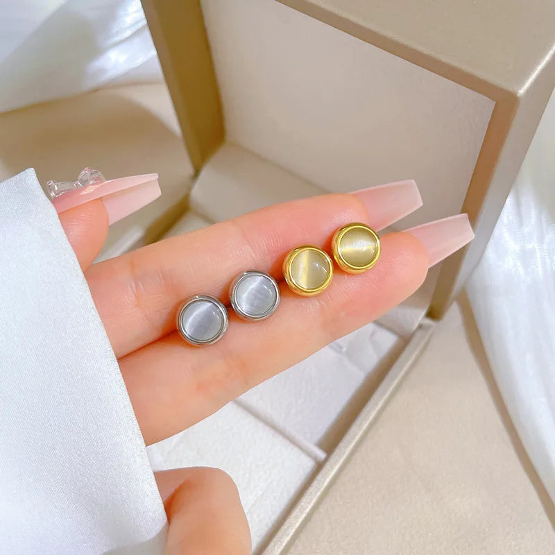 Pendientes redondos simples de piedra lunar para mujeres y hombres, accesorios para las orejas de acero inoxidable de ensueño, regalos de joyería para amigos y amantes