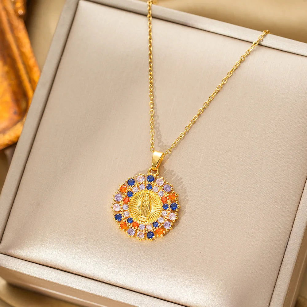 Cadena de acero inoxidable de lujo con circonita de la Virgen María, collares con colgante redondo para mujeres y hombres, joyería religiosa, accesorios de regalos