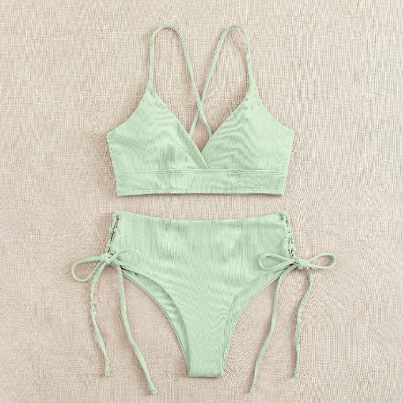 Bikini con Cordones y Cuello en V Profundo - Triangulares