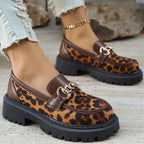 Mocasines de Leopardo Retro con Plataforma | Gamuza y Detalle Metálico | Punta Redonda