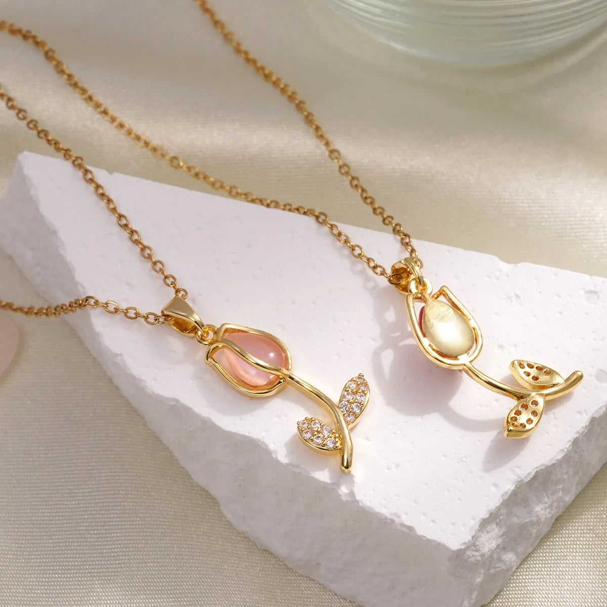 Collares románticos con colgante de flor de tulipán y circonita de piedra lunar para mujeres y niñas, cadena de acero inoxidable de Color dorado, accesorio de joyería, regalo