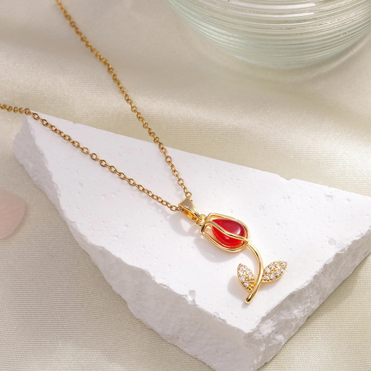 Collares románticos con colgante de flor de tulipán y circonita de piedra lunar para mujeres y niñas, cadena de acero inoxidable de Color dorado, accesorio de joyería, regalo