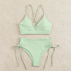 Bikini con Cordones y Cuello en V Profundo - Triangulares