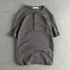 Camiseta básica hombre en TicoTrendy color gris | Algodón 100% | Cuello con botones | Estilo retro | Manga corta.