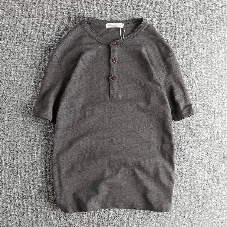 Camiseta básica hombre en TicoTrendy color gris | Algodón 100% | Cuello con botones | Estilo retro | Manga corta.