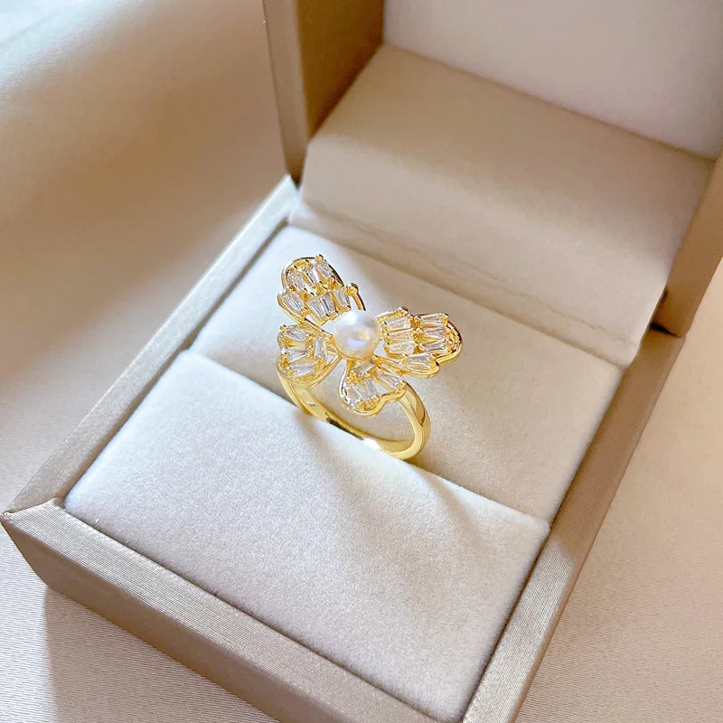 Anillo de mariposa de circón y perla de imitación de lujo ostentoso para mujer, anillo de cobre abierto ajustable de Color dorado, regalos de joyería para fiesta y boda