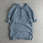 Camiseta básica hombre en TicoTrendy color celeste | Algodón 100% | Cuello con botones | Estilo retro | Manga corta.