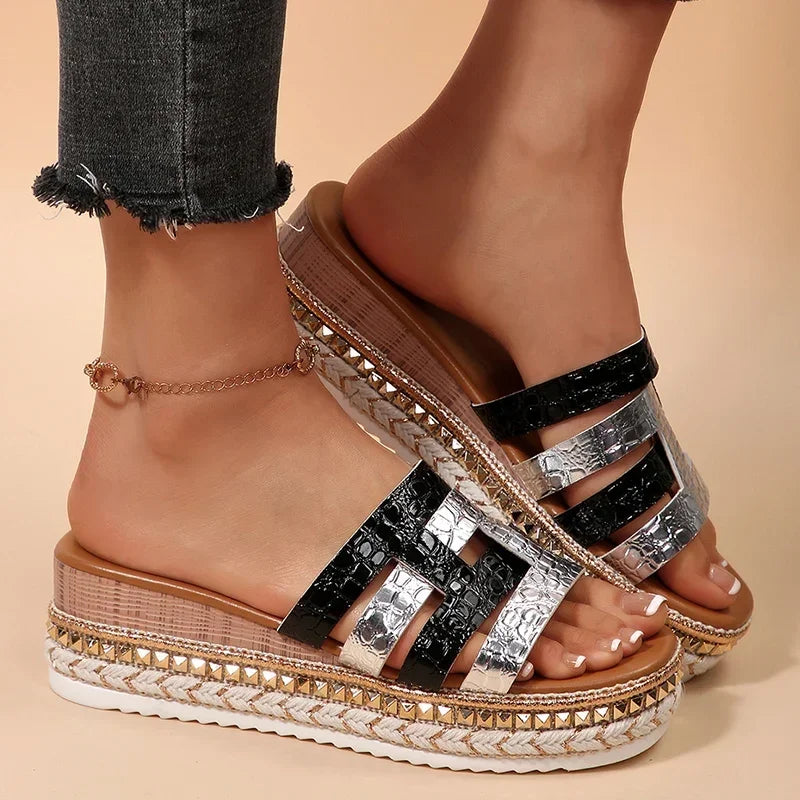 Sandalias de Cuña con Plataforma y Remaches de Colores