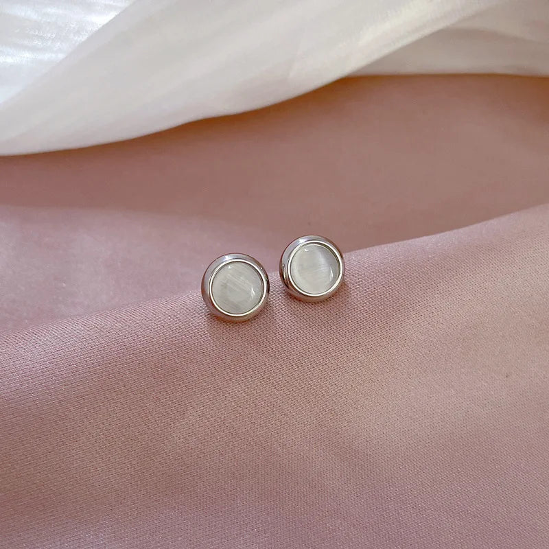 Pendientes redondos simples de piedra lunar para mujeres y hombres, accesorios para las orejas de acero inoxidable de ensueño, regalos de joyería para amigos y amantes