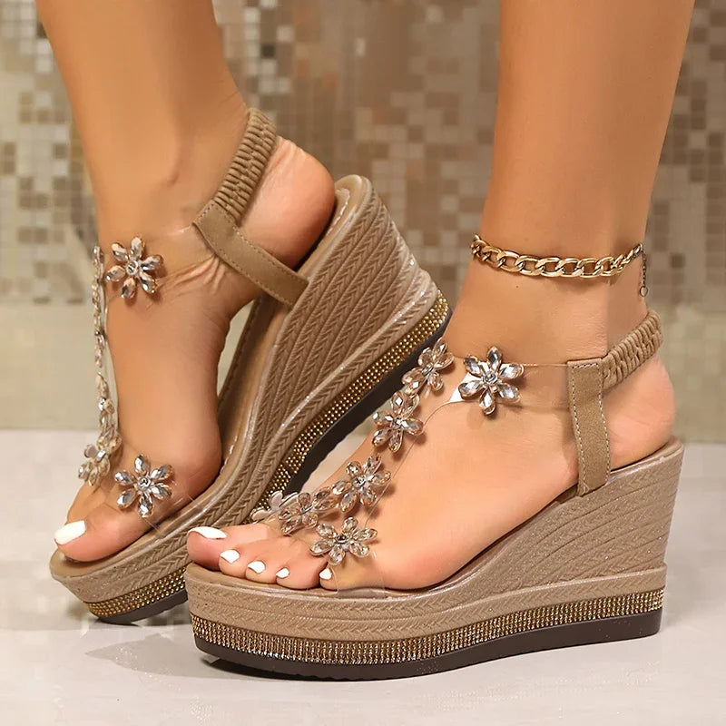 Sandalias de cuña con flores y diamantes de imitación para mujer, sandalias de plataforma gruesas con cristales de lujo, zapatos de fiesta de tacón súper alto de Pvc transparente, 2025