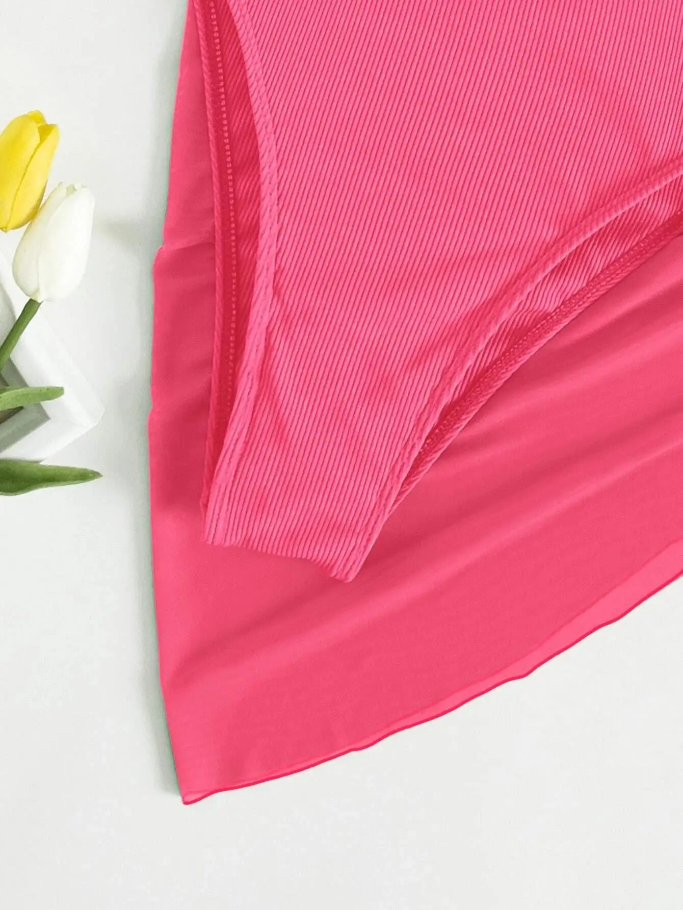 Bañador de Una Pieza Halter Recortado con Falda - Estilo Sexy y Monocromático