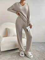 Traje Casual Rayas Albaricoque | Pantalón Recto | Cuello V | Look de Hogar P/V 2025
