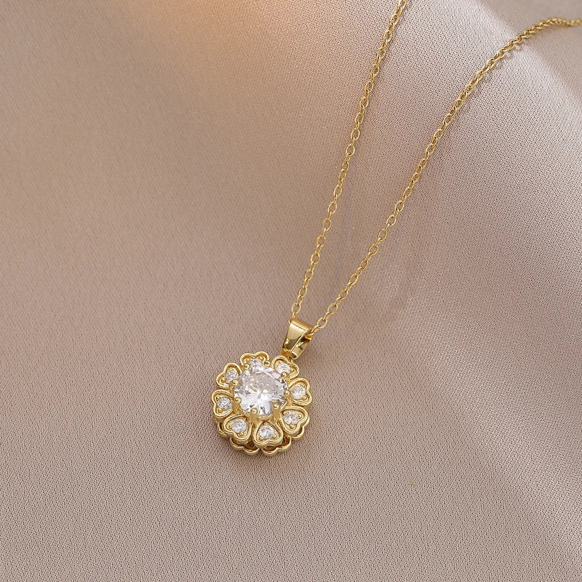 Collar con colgante de flor giratorio de circón brillante de lujo para mujer, cadena de acero inoxidable de Color dorado, joyería, accesorio para fiesta y boda