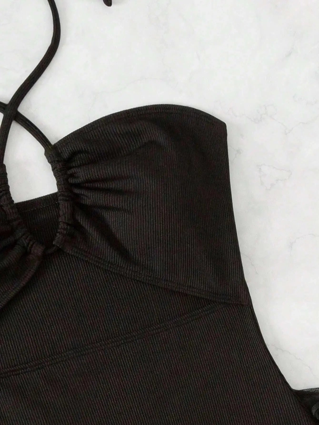 Bañador de Una Pieza Halter Recortado con Falda - Estilo Sexy y Monocromático
