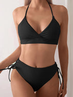 Bikini con Cordones y Cuello en V Profundo - Triangulares