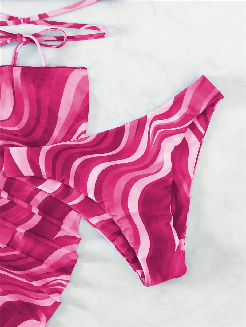 Bikini con Estampado Ondulado y Falda - Conjunto Práctico y Bonito