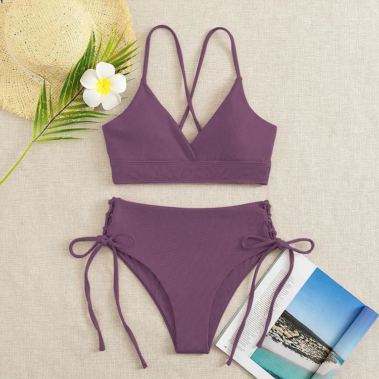 Bikini con Cordones y Cuello en V Profundo - Triangulares