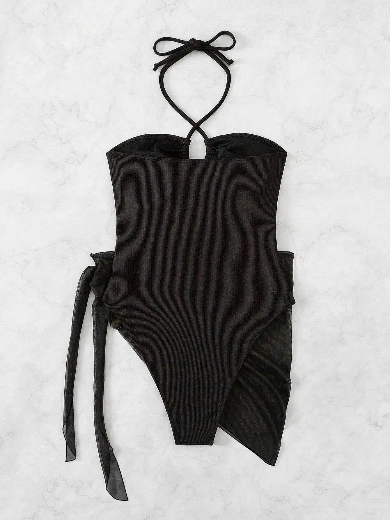 Bañador de Una Pieza Halter Recortado con Falda - Estilo Sexy y Monocromático