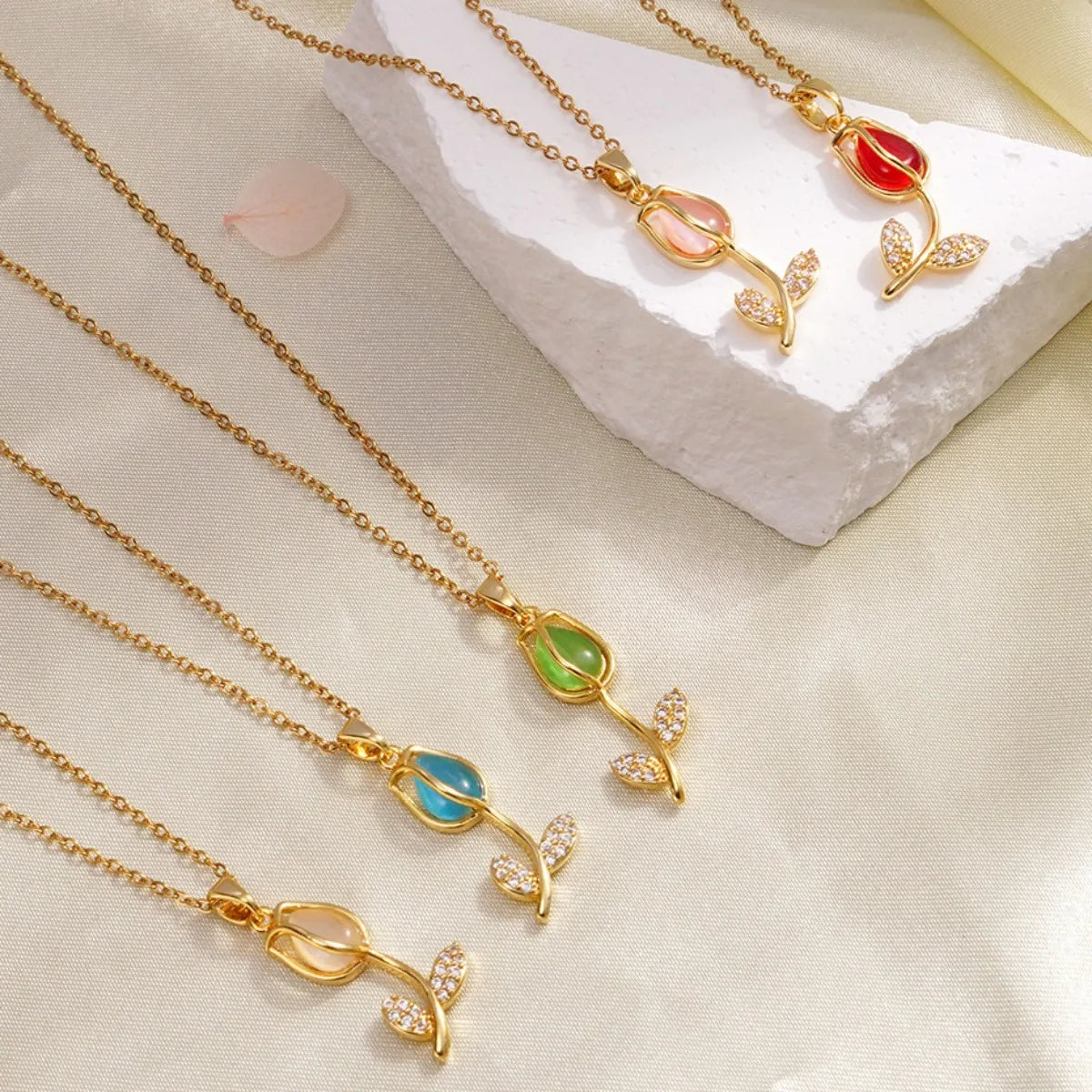 Collares románticos con colgante de flor de tulipán y circonita de piedra lunar para mujeres y niñas, cadena de acero inoxidable de Color dorado, accesorio de joyería, regalo