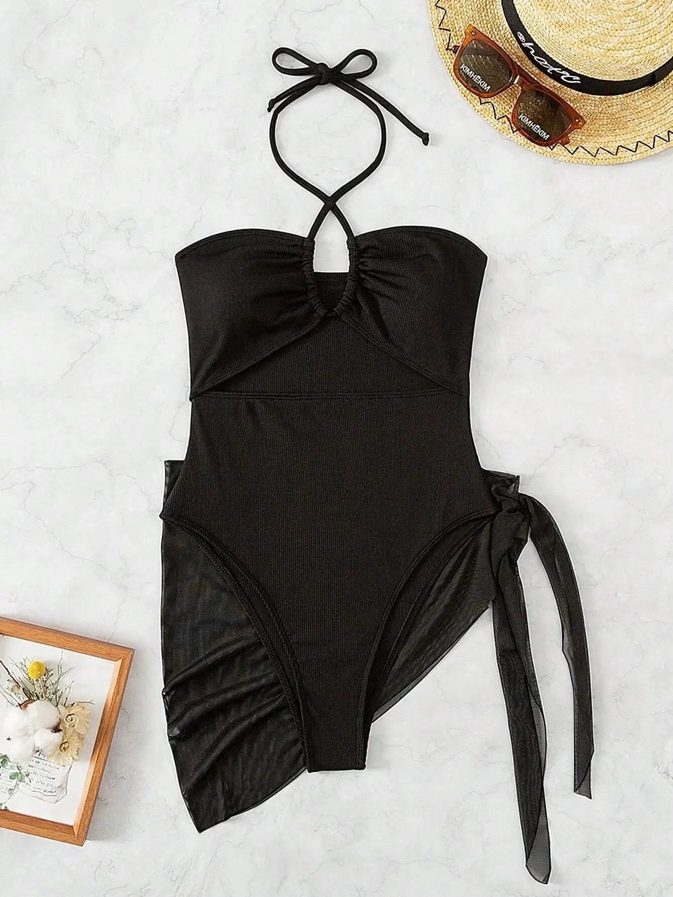 Bañador de Una Pieza Halter Recortado con Falda - Estilo Sexy y Monocromático