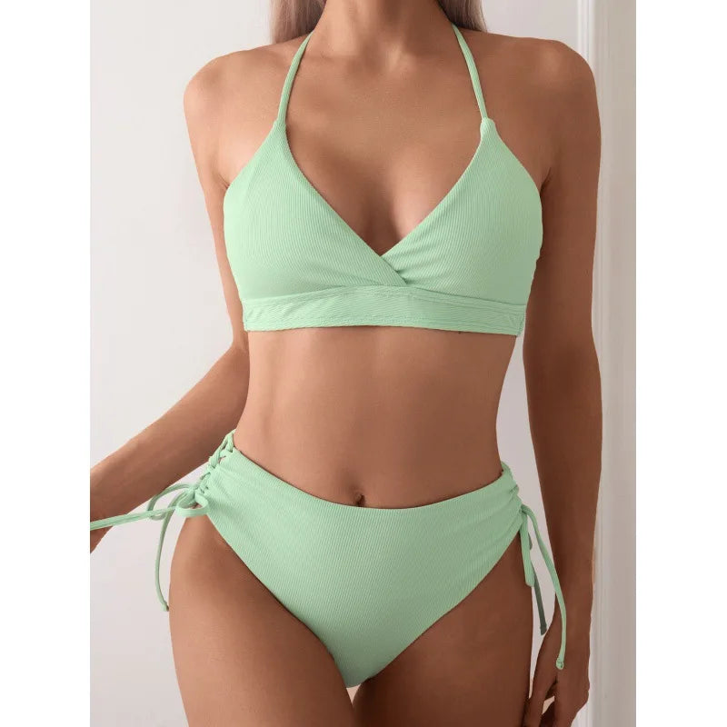 Bikini con Cordones y Cuello en V Profundo - Triangulares