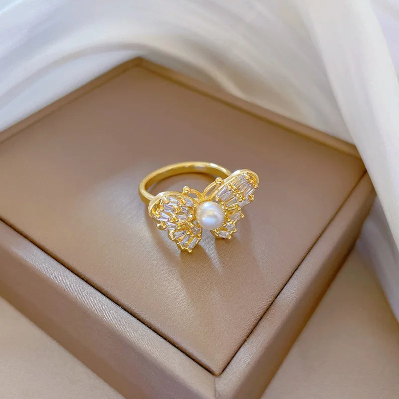 Anillo de mariposa de circón y perla de imitación de lujo ostentoso para mujer, anillo de cobre abierto ajustable de Color dorado, regalos de joyería para fiesta y boda