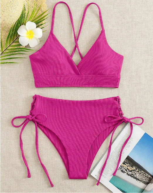 Bikini con Cordones y Cuello en V Profundo - Triangulares
