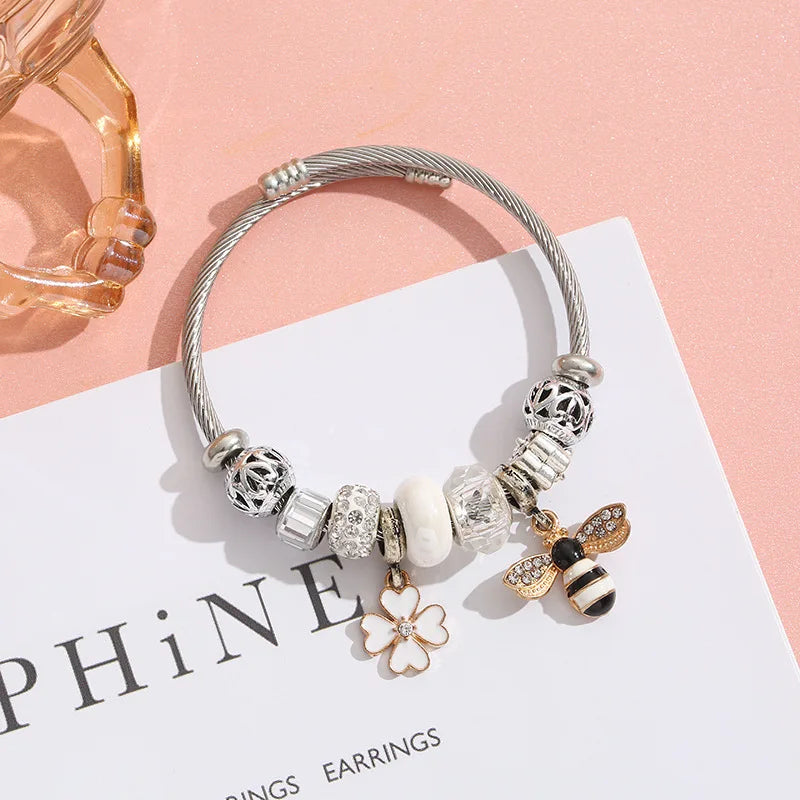 Pulseras con dijes de trébol de abeja de cristal a la moda para mujeres y niñas, brazalete bonito de acero inoxidable, accesorios, regalos de joyería