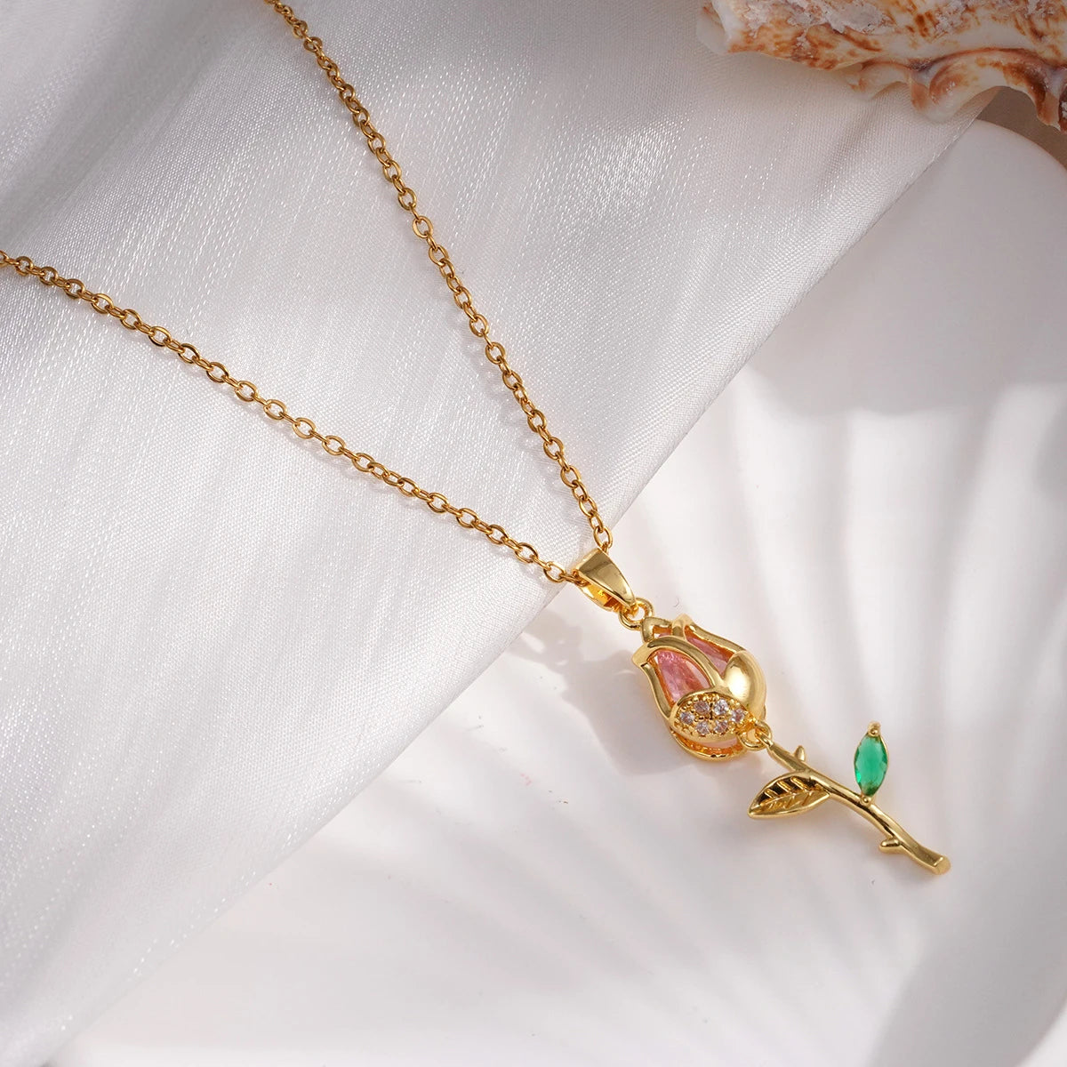 Collares con colgante de flor de tulipán y circonita colorida para mujer, cadena de acero inoxidable dulce brillante, abalorio de Color dorado, regalo de joyería