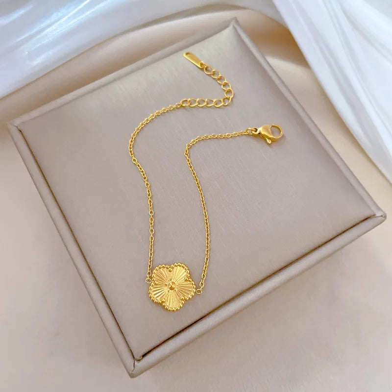 Pulseras con dijes de flores simples clásicas de acero inoxidable para mujeres y niñas, pulsera de flores de Color dorado, regalos de joyería para amigos