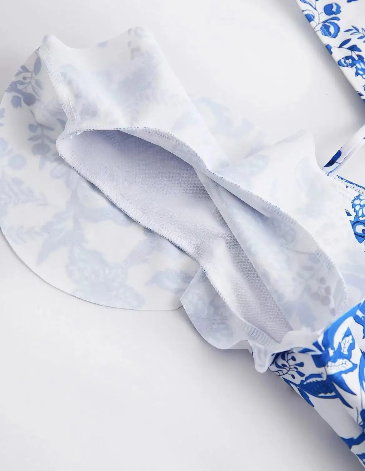 Traje de Baño Una Pieza con Volantes | Estampado Floral | Cuello Hundido | Verano