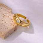 Anillo Ticotrendy Texturizado | Circón Cúbico | Acero Inox Oro | Joyería Boda
