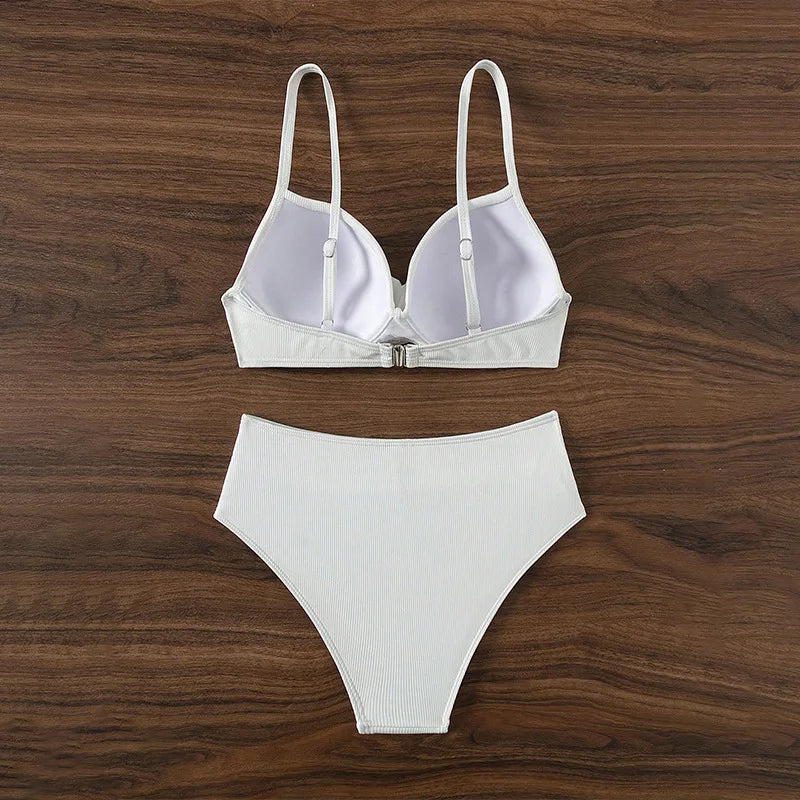 Bikini con Tirantes Finos y Cuello en V - Cintura Alta Torcida
