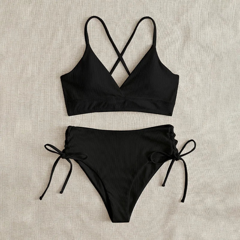 Bikini con Cordones y Cuello en V Profundo - Triangulares