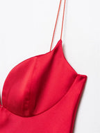 Vestido Rojo Satinado | Cuello en V y Cremallera Trasera | Tropical 2025