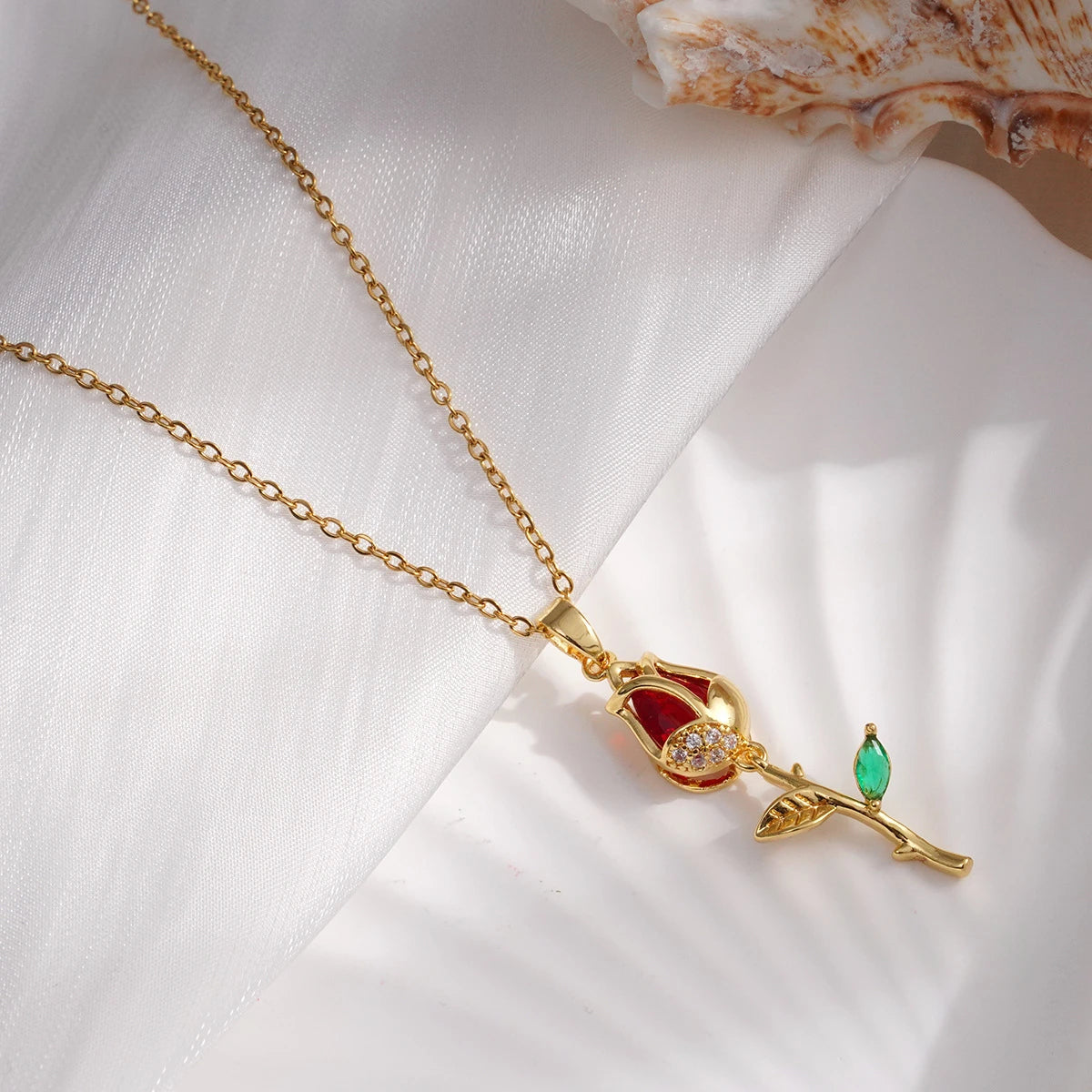 Collares con colgante de flor de tulipán y circonita colorida para mujer, cadena de acero inoxidable dulce brillante, abalorio de Color dorado, regalo de joyería
