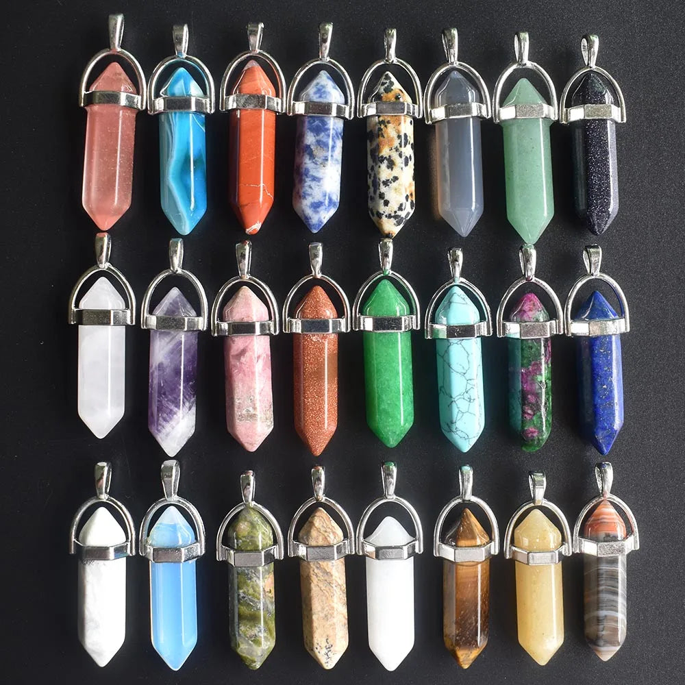 Venta al por mayor, 24 unids/lote, calidad de moda, surtido de piedra natural, dijes de pilar mezclados, colgantes y collares de chakra para hacer gratis