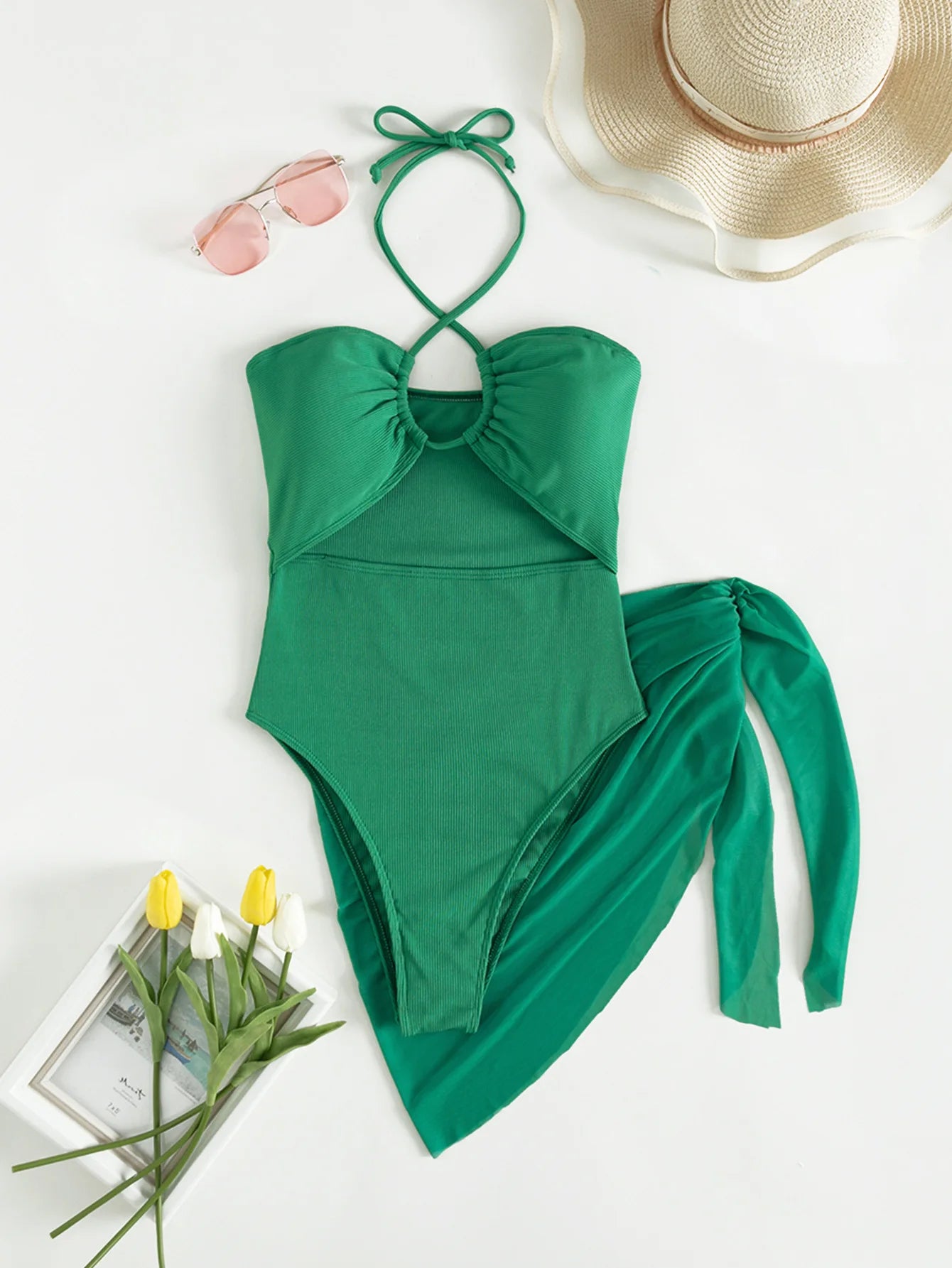 Bañador de Una Pieza Halter Recortado con Falda - Estilo Sexy y Monocromático