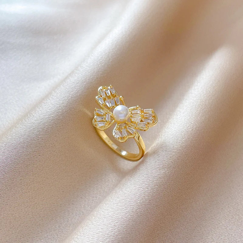 Anillo de mariposa de circón y perla de imitación de lujo ostentoso para mujer, anillo de cobre abierto ajustable de Color dorado, regalos de joyería para fiesta y boda